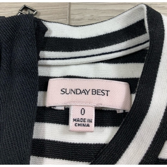 Aritzia Sunday Best Miller Stripe Short Sleeve Bodycon Dress - Picture 4 of 12